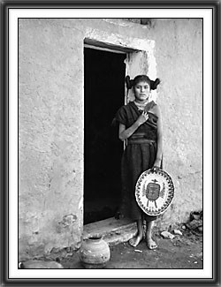 Adam Clark Vroman  Girl with Plaque Oraibi 1902.jpg