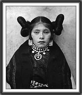 Adam Clark Vroman Hopi maiden 1901294.jpg