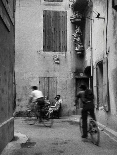Willy Ronis   Bollène, France en 1954 4_n.jpg