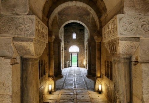. L'église San Pedro de la Nave  hameau de El Campillo,  province de Zamora. environs 680 architecture wisigothr.jpg