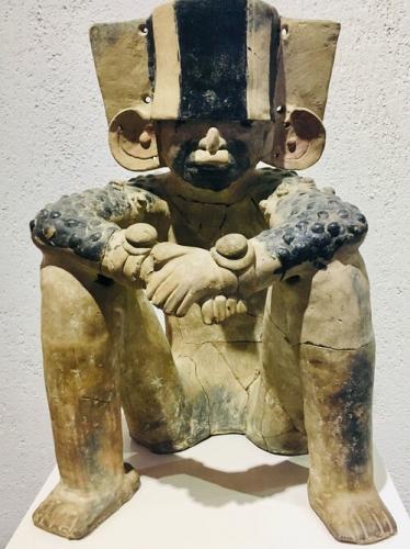 The sitting priest of Tlazolteotl, Veracruz, 200-750A..jpg