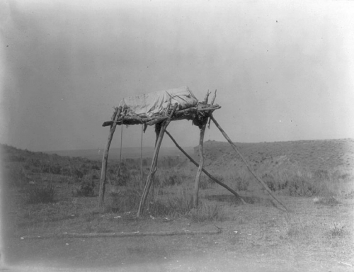 Edward S. Curtis Apsarokee burial scaffold 1908.jpg