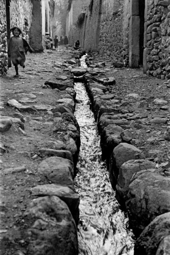 Sergio Larrain village opn the road to machu pichu 1957.jpg