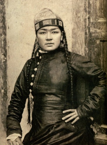Uzbek woman (1880).jpg
