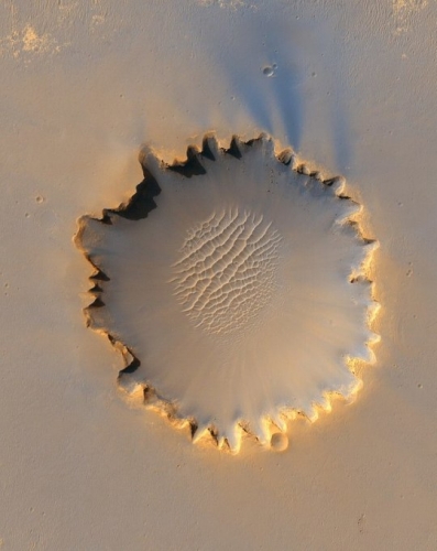 Mars Reconnaissance Orbiter - Cratère d'impact Victoria - octobre 2006.jpg