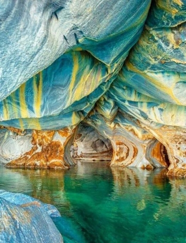 Patagonie  (Chili)  Grotte en marbre bleu.n.jpg