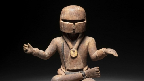 Guatemala, Petén, culture maya, Classique récent, 600-900 céramique brune avec restes de pigments rouge, bleu et jaune.jpg