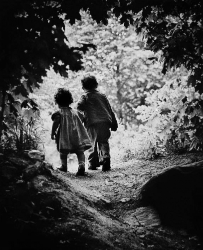 William Eugne Smith 1946 The walk to paradise garden The Smith children Patrick and Juanita.jpg