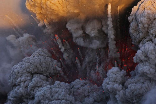 Martin-Rietze-Eruption-Eyjafjallajökull.jpg