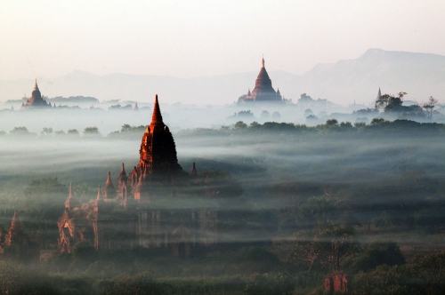 Han Tha Bagan, Myanmar in January 2011.jpg