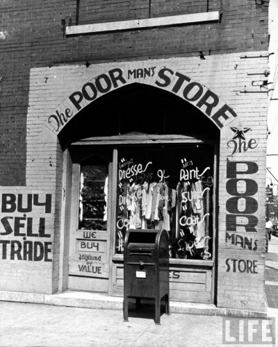 Alfred Eisenstaedt Beale Street during the Great Depression in Memphis.jpg