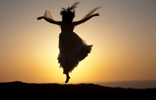 Reza Deghati Sahar Dehghan, chorégraphe et danseuse soufi iranienne Etretat 2008.jpg