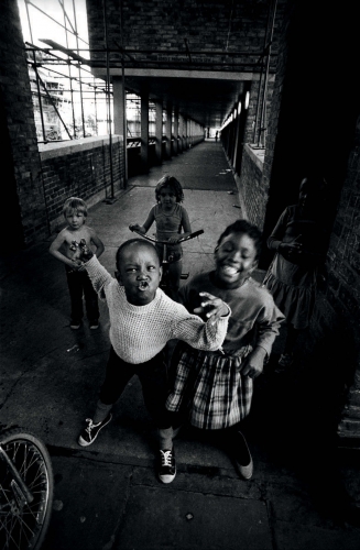 Russel Newell england Children on the North Peckham Estate, 1985.jpg