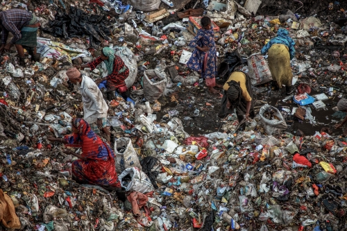 Muhammad Amdad Hossain Lives-Entwined-in-Waste_04.jpg