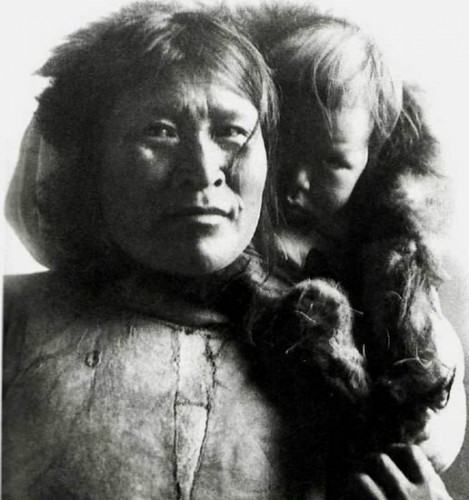 ROBERT FLAHERTY. Portrait of Mother and Child, Ungava Peninsula, 1910-12. .jpg