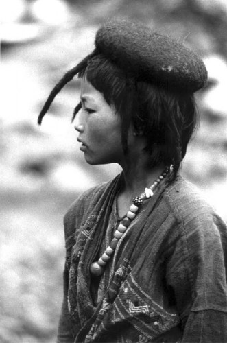 Daniel J. Miller Nomad girl, Sakten, Bhutan 1990.jpg