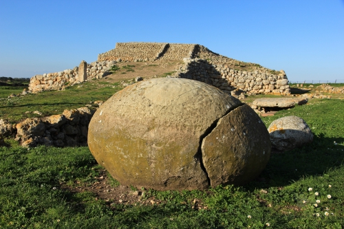 The prehistoric altar of Monte d'Accoddi, Sardinia, Italy_n.jpg