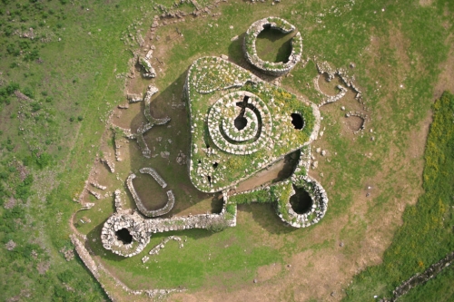 Nuraghe Losa culture nuragique  Sardaigne au cours du premier âge du bronze,.jpg