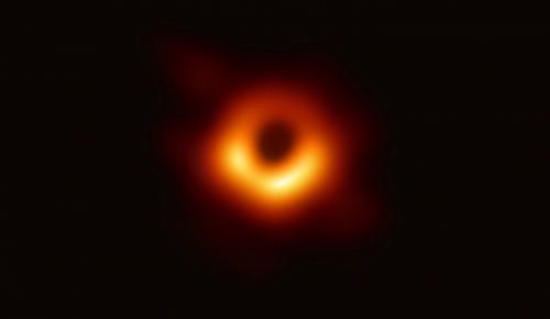 Première image de l’ombre d’un trou noir supermassif au centre de la galaxie M87, observé par le réseau EHT - 2019_1.jpg