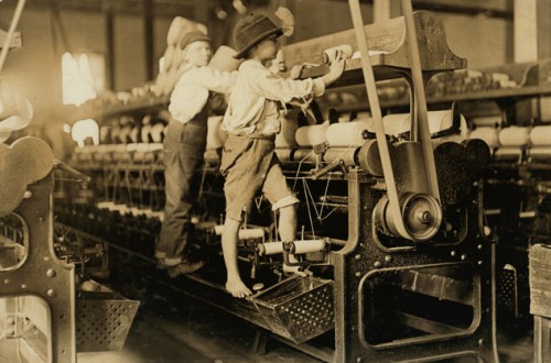 Lewis W Hine Mill children, Macon, Georgia, 1909.jpg
