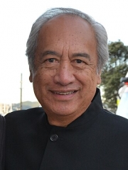 330px-Witi_Ihimaera_(cropped)-1799177617.jpg
