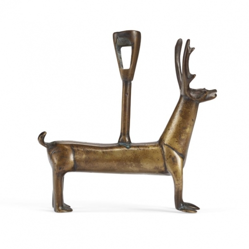 Bougeoir en bronze à forme de cervidé. Europe du Nord, XIVe  XVe siècle.jpg