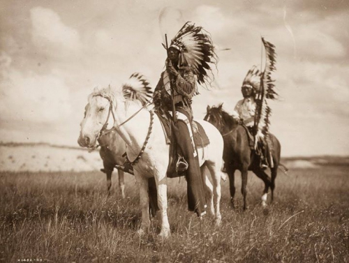 Edward S. Curtis Chefs Sioux 1905.jpg