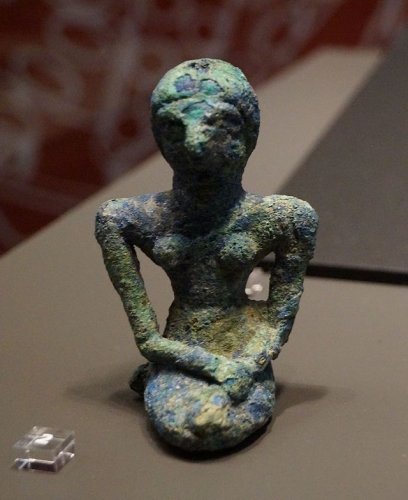Culture Jiroft statuette, 2800-2300 BC.jpg