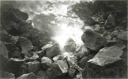 EADWEARD MUYBRIDGE. Volcano Quetzeltenango, Guatemala, 1875. .jpg