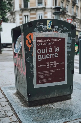 oui à la guerre affiche pour réveiller.jpg