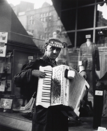 Edith Tudor-Hart - London 1935.jpg