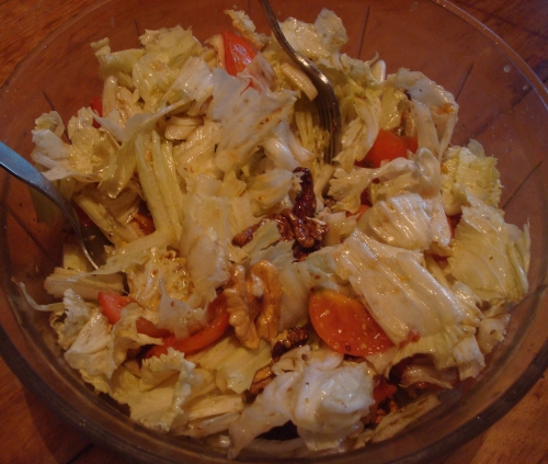 salade chou chinois, tomates et noix.JPG