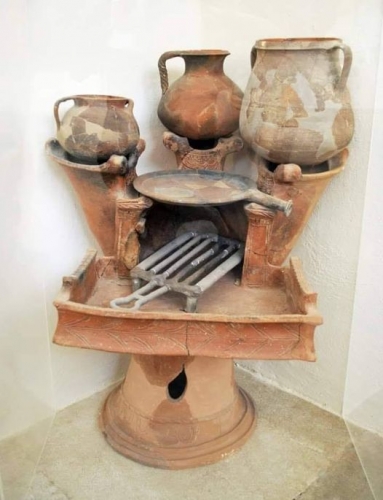 Delos Grèce 2500 ans cuisine avec 3 brûleurs, four, grill et plaque à pâtisserie.jpg
