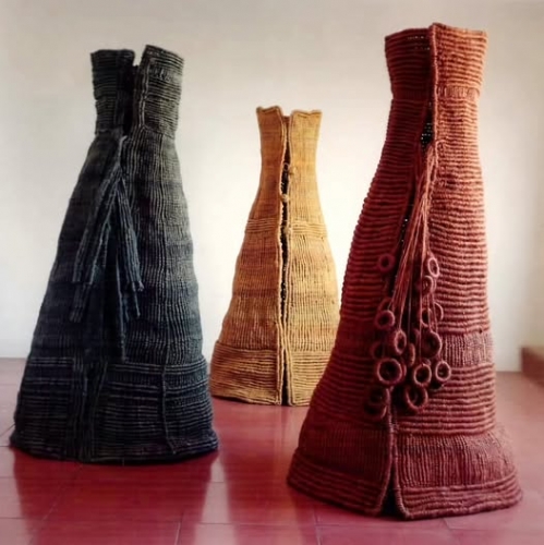 Aurèlia muñoz jarrones tejidos ~ vases tissésn.jpg