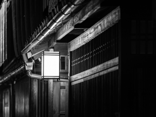 Bernard Languillier At night in Gion tockyo district.jpg