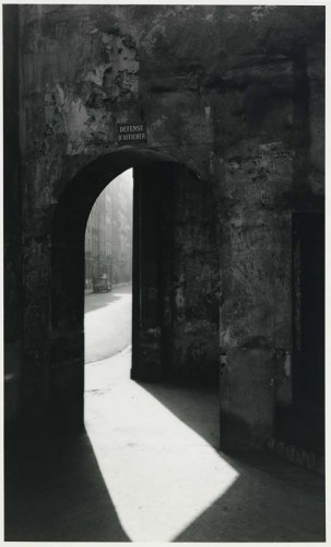 Todd Webb Passage to Rue de Seine, Paris, 1949.jpg
