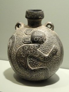 Flask with jaguar, 1000-1470 AD, Chimu culture, north coast.png