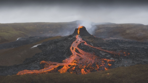 Volcan Geldingadalur en éruption dans la péninsule de Reykjanes - Islande .jpg