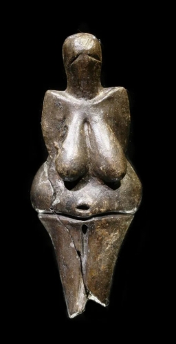 Vénus de Dolni Vestonice, découverte en Moravie la plus ancienne représentation humaine en céramique.jpg