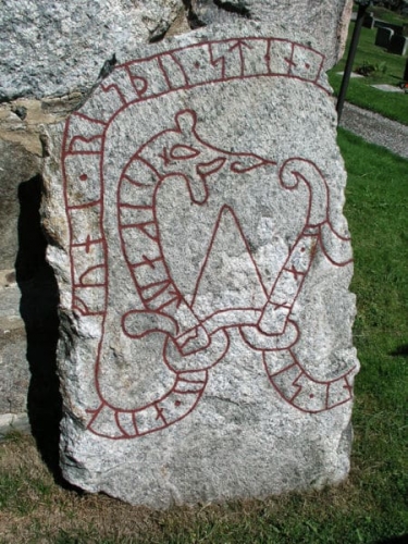 Pierre de Botkyrka kyrka 725 – 1100, Suède.jpg