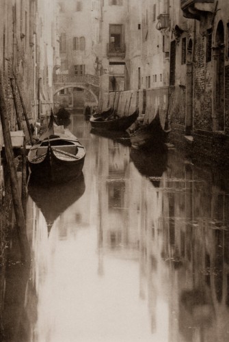 ALFRED STIEGLITZ-Venetian_Canal 1894.jpg